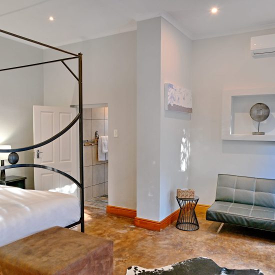 Room 204 Garden Suite (5)